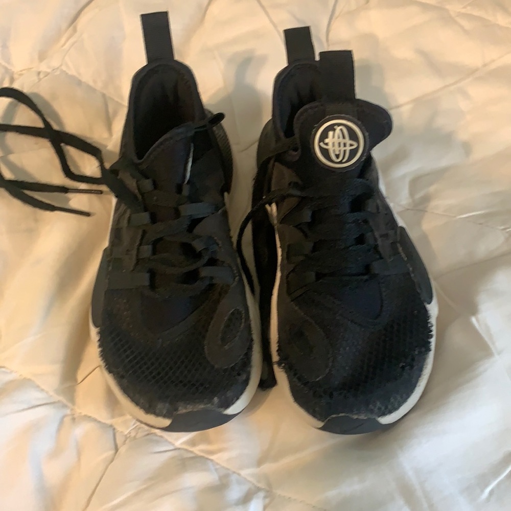 Play condition boys Nike sneakers